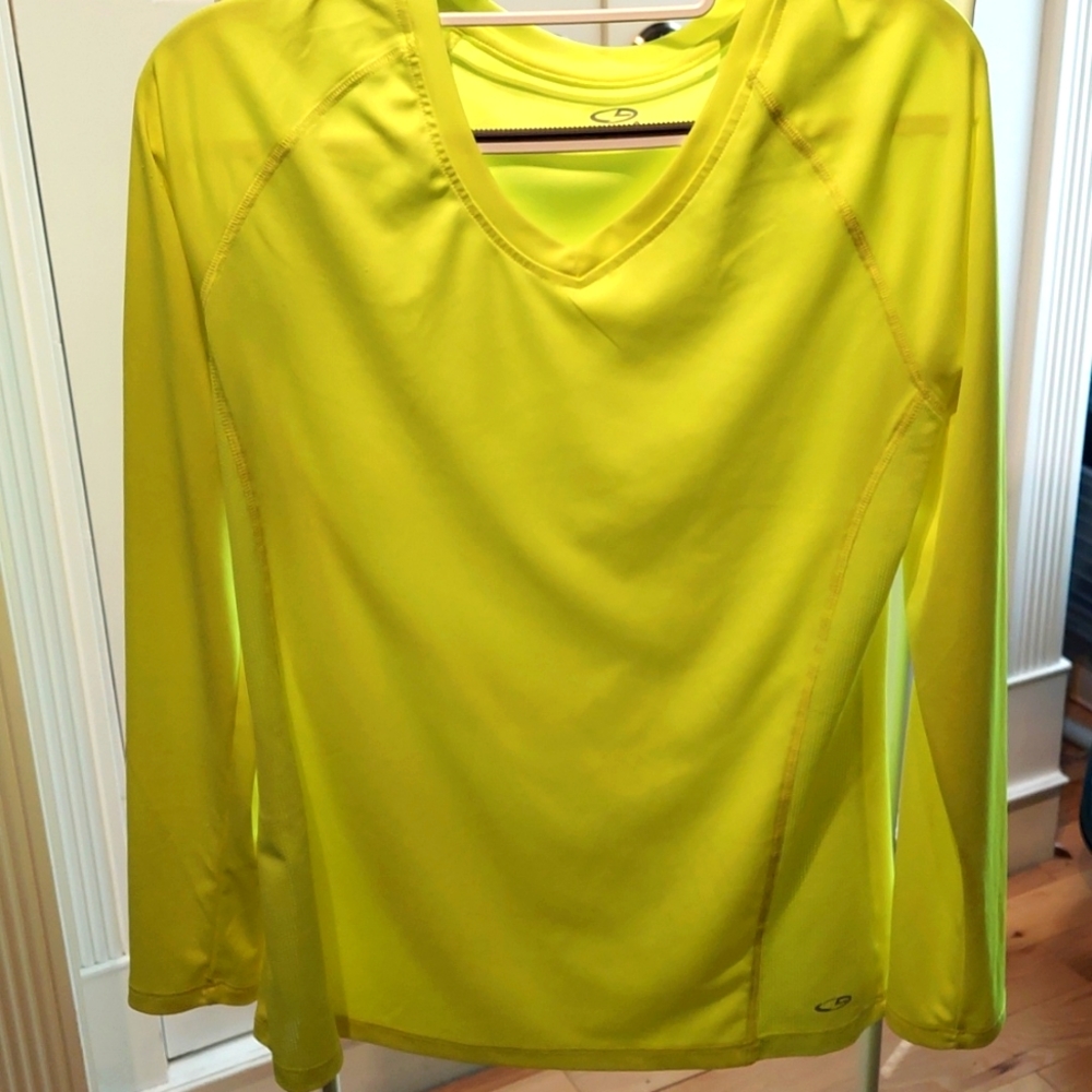 Breathable gym shirt